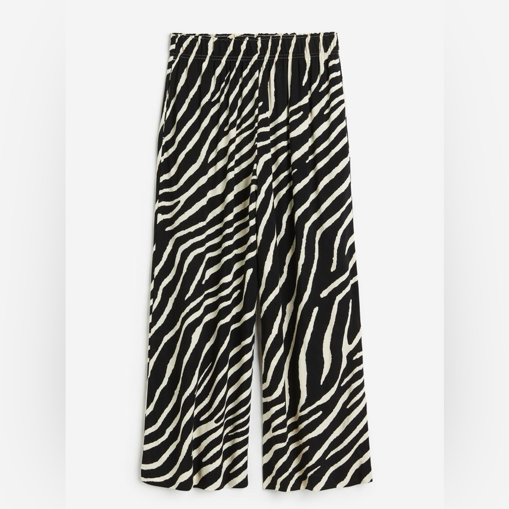 H&M Black and White Zebra Print Animal Print Cropped Pants Size Medium NWT
